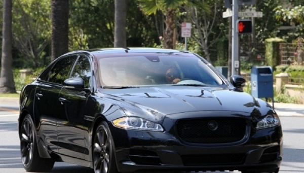 Victoria Beckham y su fantastico Jaguar XJ