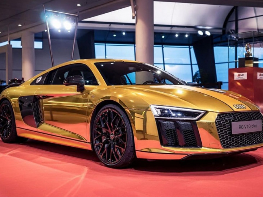 Un alucinante Audi R8 de oro