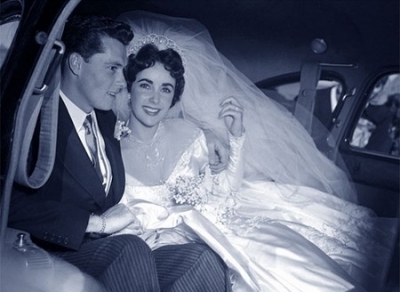 Subastan el vestido de novia de Liz Taylor