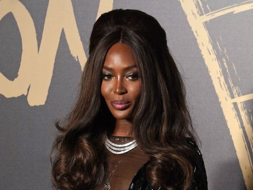 El sugerente look de Naomi Campbell en la gala Fashion for Relief