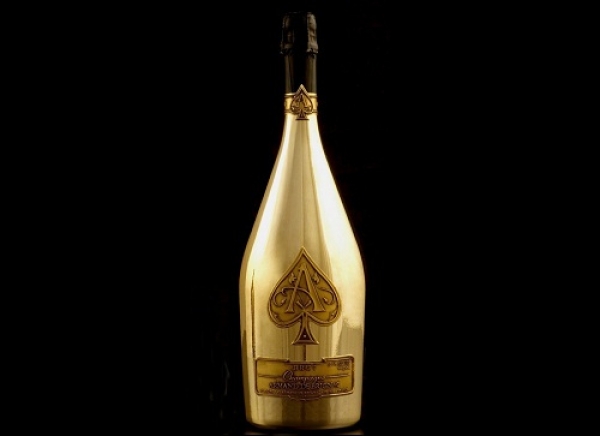 La impresionante &quot;The Midas&quot; de Armand de Brignac