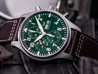 IWC lanza el elegante Reloj de Aviador Cronógrafo Racing Green