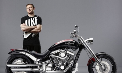 Subastan motocicleta de Wayne Rooney