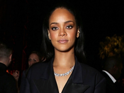 Rihanna y sus brillantes joyas de Chopard en los Grammy
