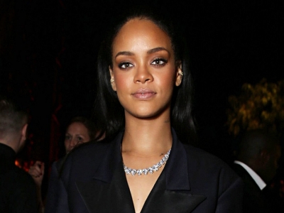Rihanna y sus brillantes joyas de Chopard en los Grammy