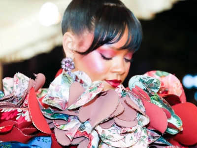 Rihanna sorprendió en la Gala del MET acompañada por Chopard
