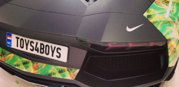 El maravilloso Lamborghini aventador con Nike de Lebron James