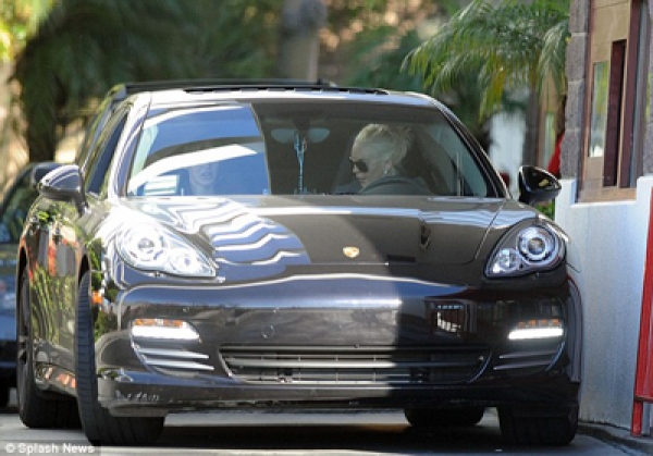 El Porsche que chocó Lindsay Lohan