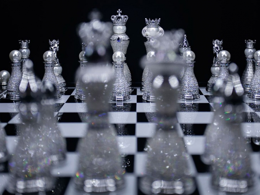De oro y con diamantes, así es el ajedrez más caro del mundo