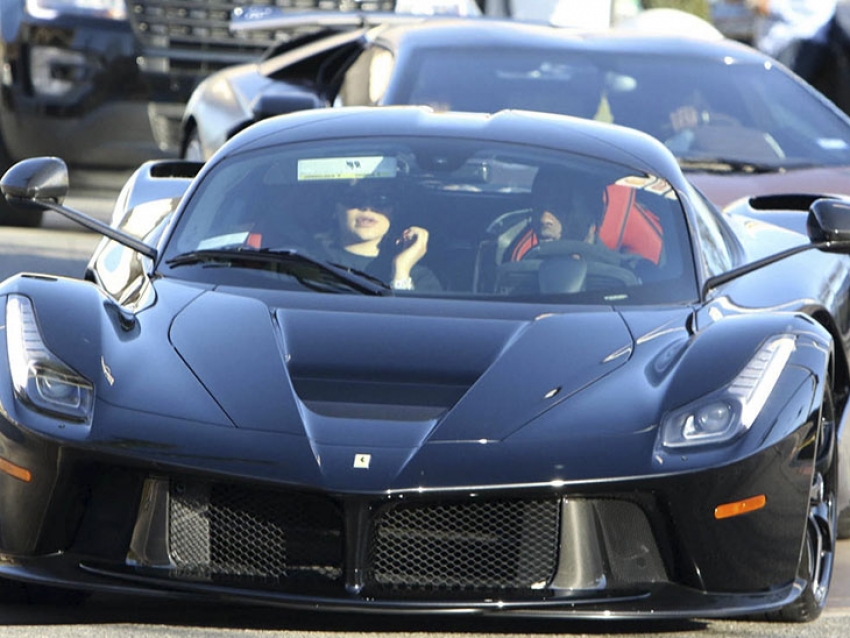Kylie Jenner recibe de regalo una Ferrari de US$ 1.4 millones