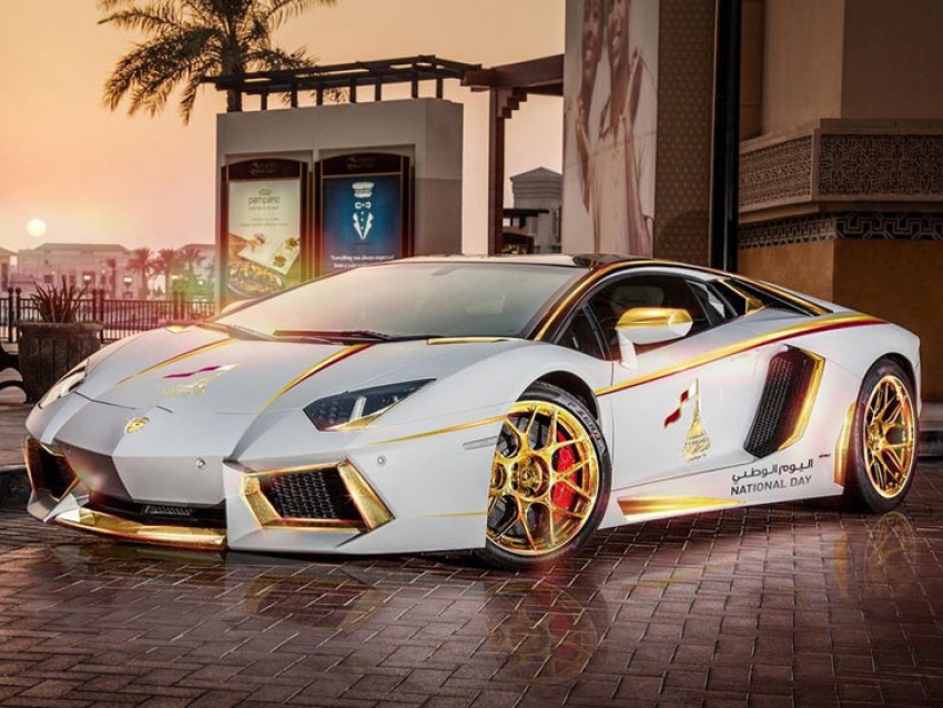 Un Lamborghini Aventador LP700-4 de oro