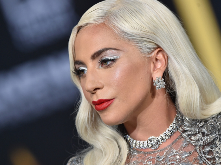 Lady Gaga brilló con las joyas de Bulgari en el estreno de A Star is Born