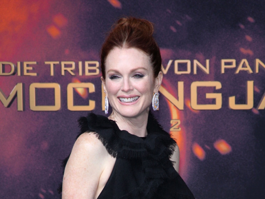 Julianne Moore deslumbró con Chopard en la premiere de Los Juegos del Hambre- Sinsajo parte 2