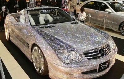 Mercedes Benz SL600 cubierto de diamantes